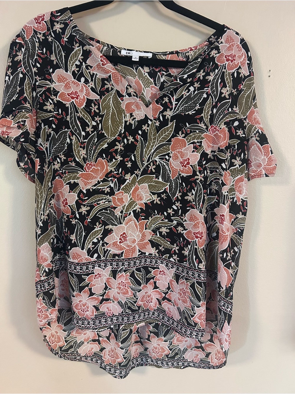 Daisy Floral Short Sleeve Blouse - Black & Pink